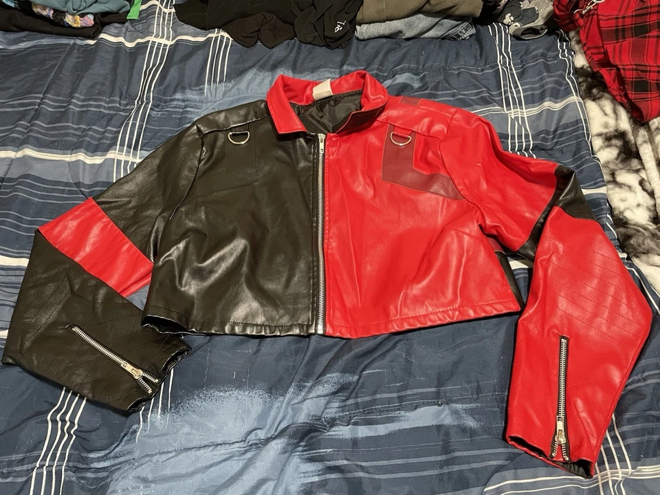 Chaqueta de cuero sintético Harley Quinn “Live Fast Die Clown” - Talla XL Disfraz de disfraces Foto 3 de 4