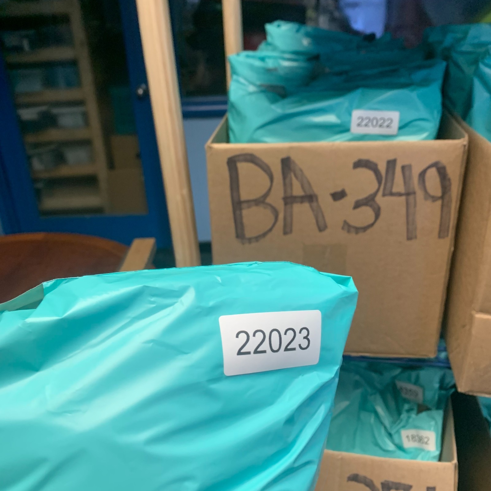 ZARA Women's Jeans Size 8 Blue Straight Leg Raw Hem Denim High Rise 100% Cotton thumbnail 15