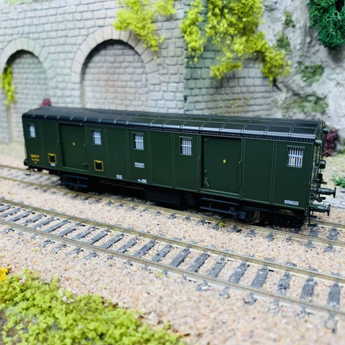 Fourgon OCEM 30 REE VB-112S miniature HO 1/87 digitalisé SNCF