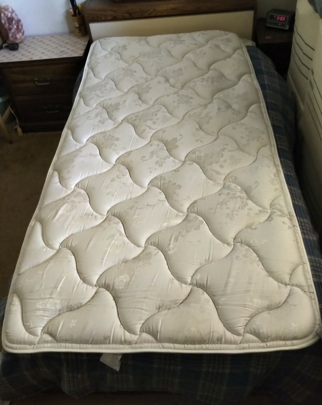 Magnetic Twin Size Mattress Pad *Made in USA*  *Clean / XLNT Cond.*