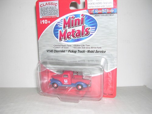 C.M.W. Mini camioneta Chevrolet "rojo/azul" H.O. #30368 1941/46 metales 1:87 | Zustand: New