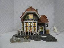 Department 56 "The Leather Bottle" #58811 -Dickens Village - Retired