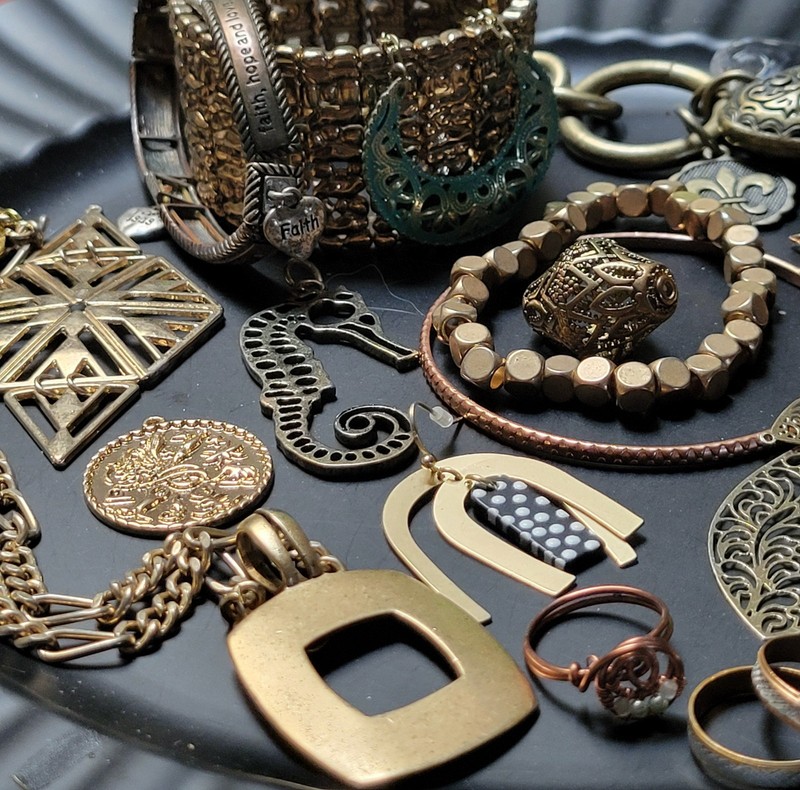 Lot Vintage-Modern Estate Jewelry GOLD-TONE ALL BEAUTIFUL & WEARABLE LQQK