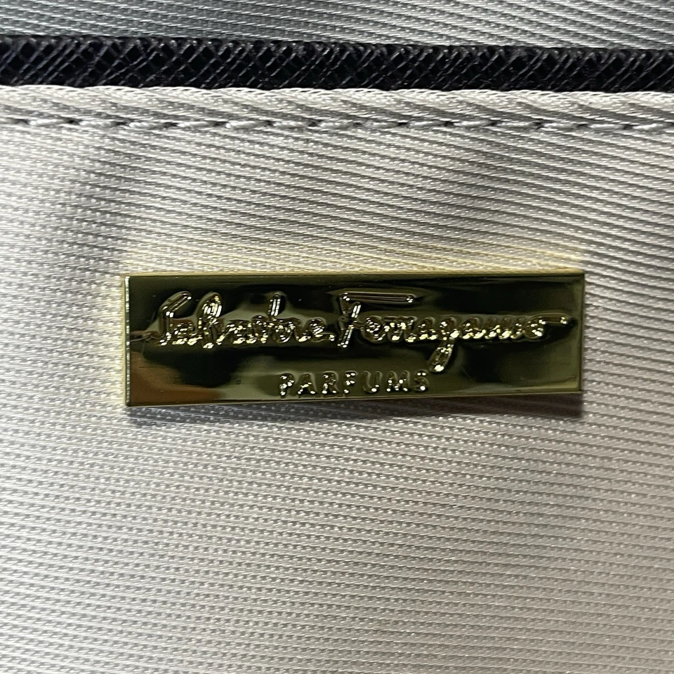 Salvatore Ferragamo Bolsa de Aseo de Viaje Estuche de Maquillaje Perfumes Saudia Foto 3 de 4