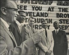 1966 Press Photo Coach Blanton Collier And Cleveland Browns Football Players