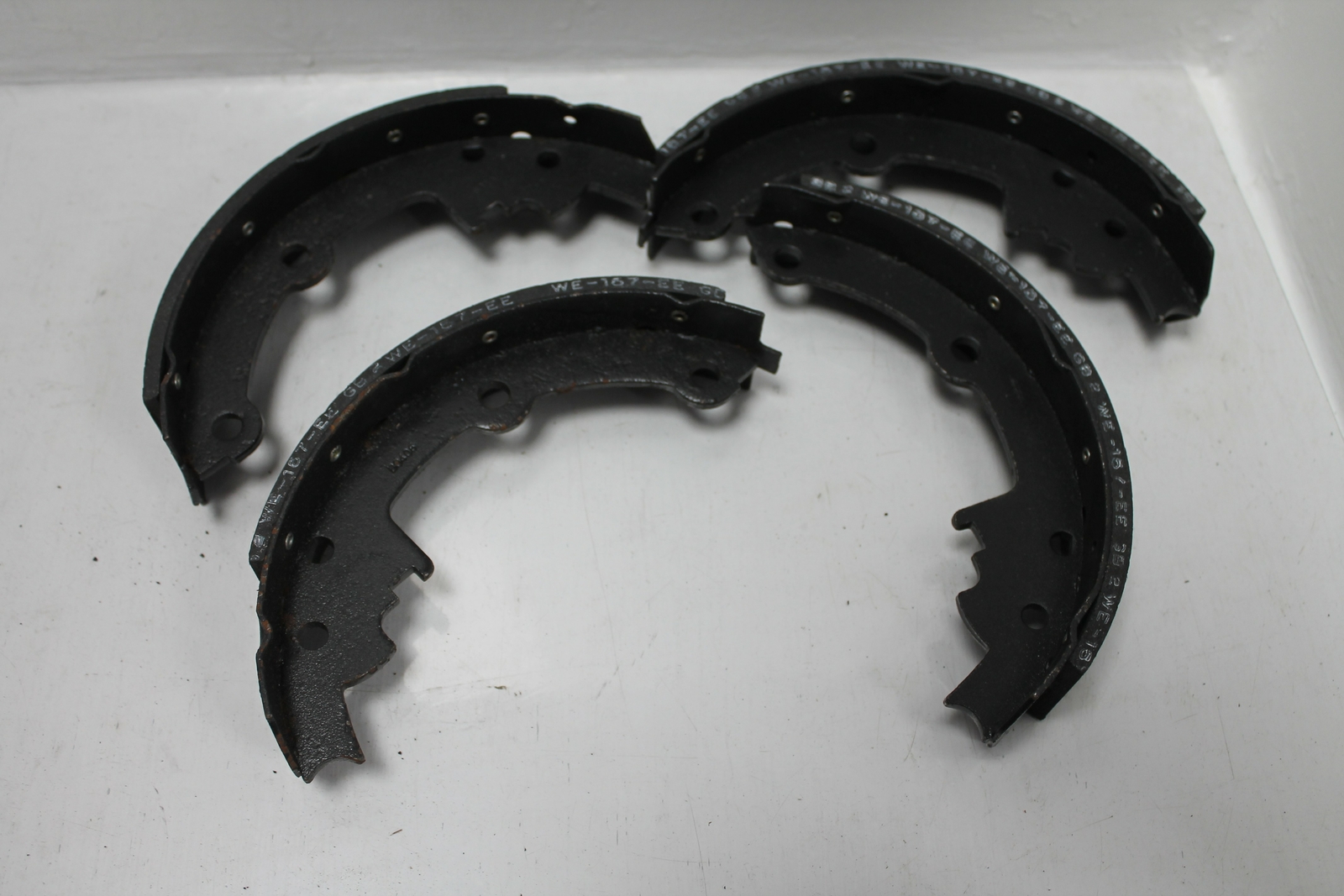 Garniture de frein pour Cadillac Fleetwood 1986 de qualité origine en céramique noire