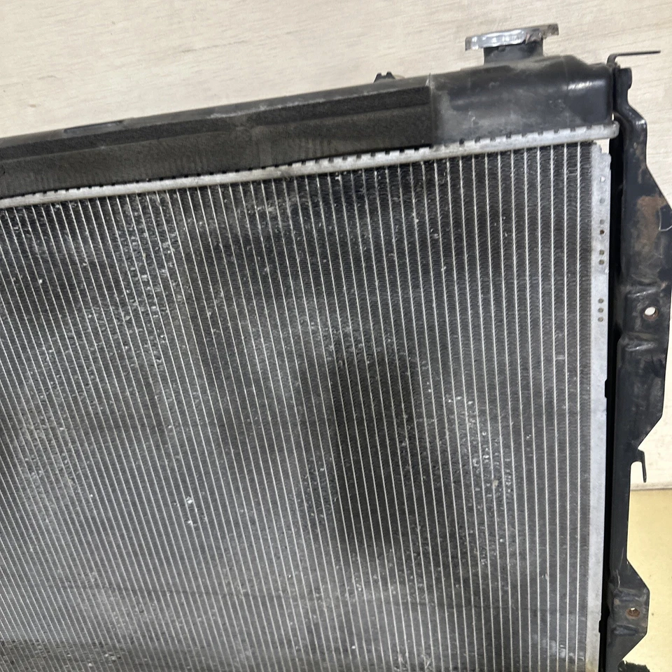 Toyota Sequoia 2001-2007 conjunto de radiador OEM Foto 2 de 4