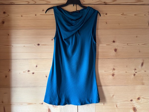 Wunderschön drapiertes Amanda Wakeley Cut-Out Top!   XS