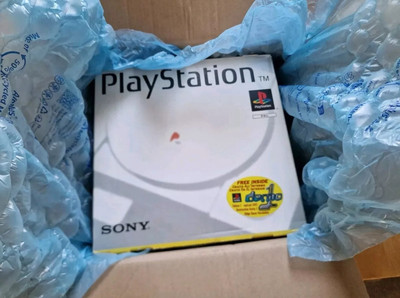 Playstation 1 PS1 Spielekonsole Bundle OVP - UNBENUTZT / BRANDNEU