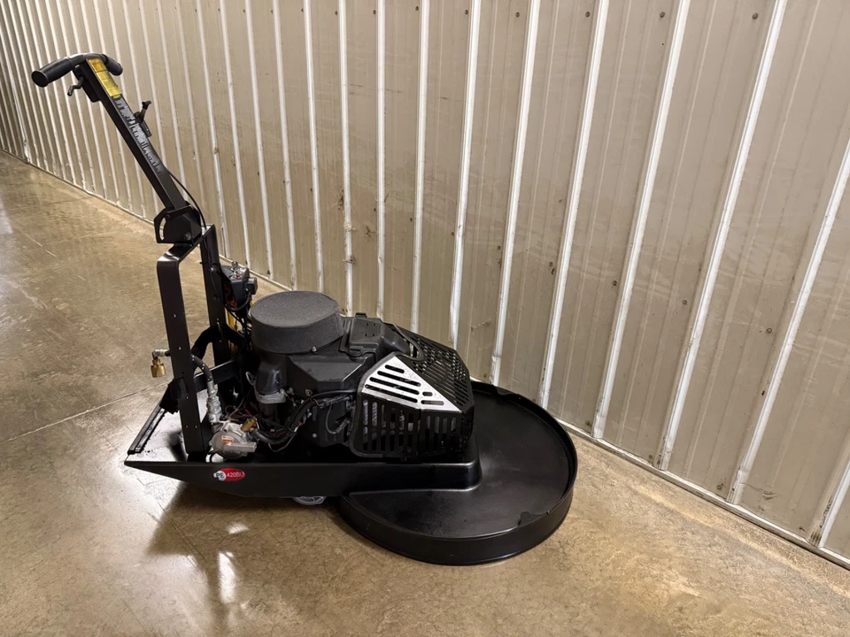 Pioneer Eclipse 420BU 28" Propane Buffer with dust skirt. New tank included!! - Image 4 of 4