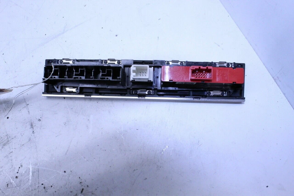 Interruptor de tablero de control de tracción de luz de peligro Audi A3 2010-2013 OEM usado Foto 4 de 4