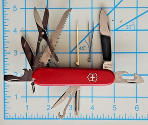 Victorinox Fieldmaster SwissArmyKnife - Red