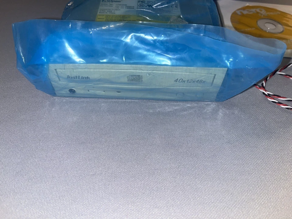 Vintage Aopen CD-R/RW 52x32x Computer Disk Drive New - Image 4 of 4