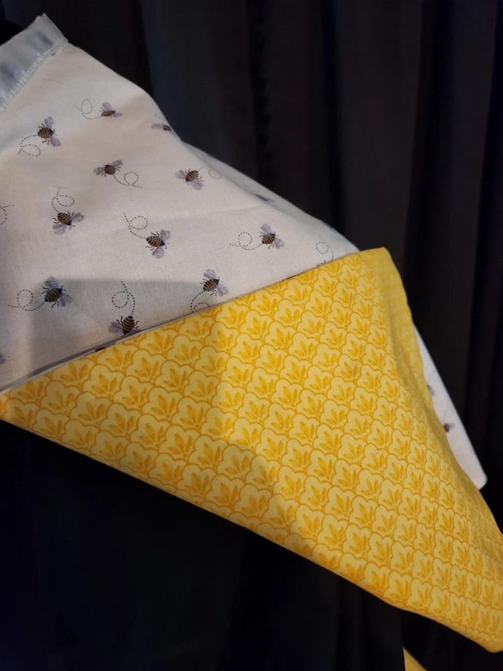 维多利亚/文艺复兴时期手工制作裙子和黄色大黄蜂角 — 第 4/4 张图片