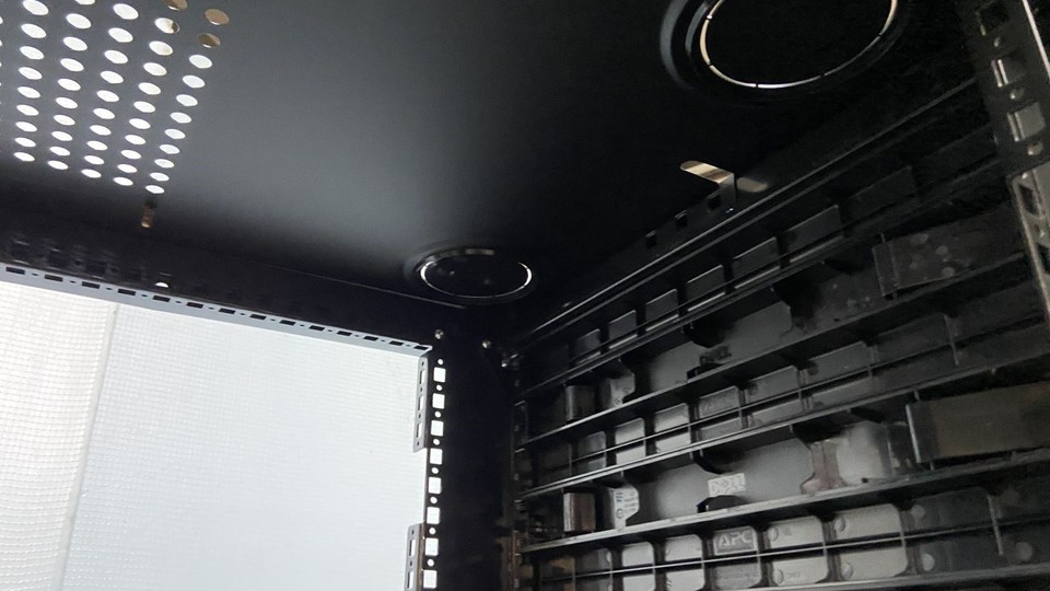 Dell Rittal 0RXYFT 42U Server Network Cabinet Rack w/ Casters 7907076 2 ...