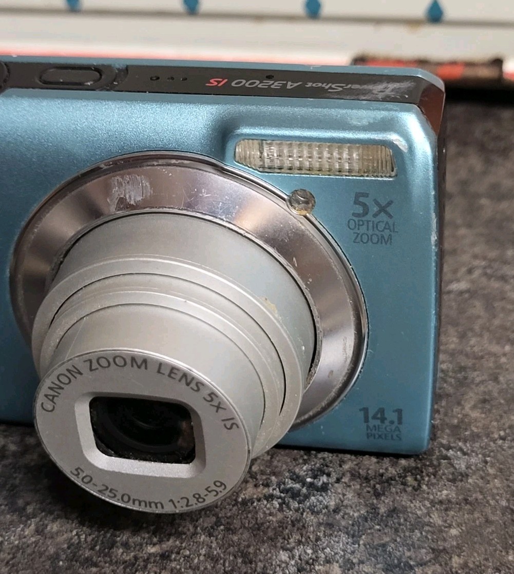Canon PowerShot A3200 IS 14.1MP Blue Digital Camera , Not Working