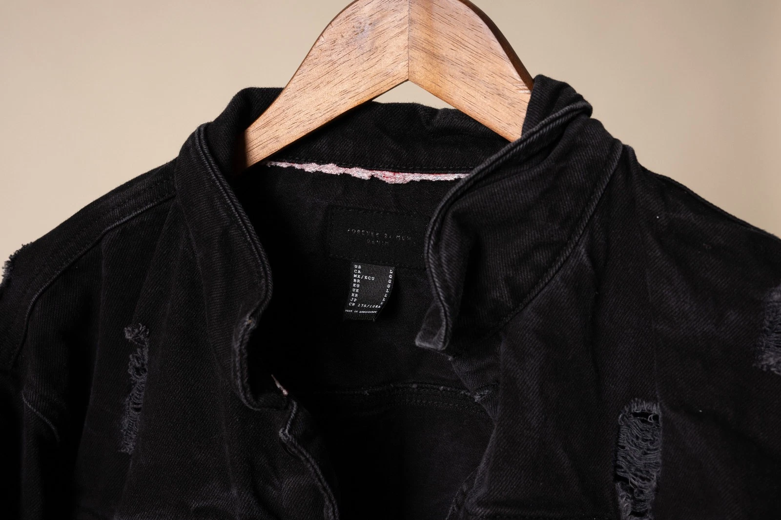 FOREVER 21 MAN Men's Black Distressed Denim Jacket Button Front Pockets L - product detail image 2
