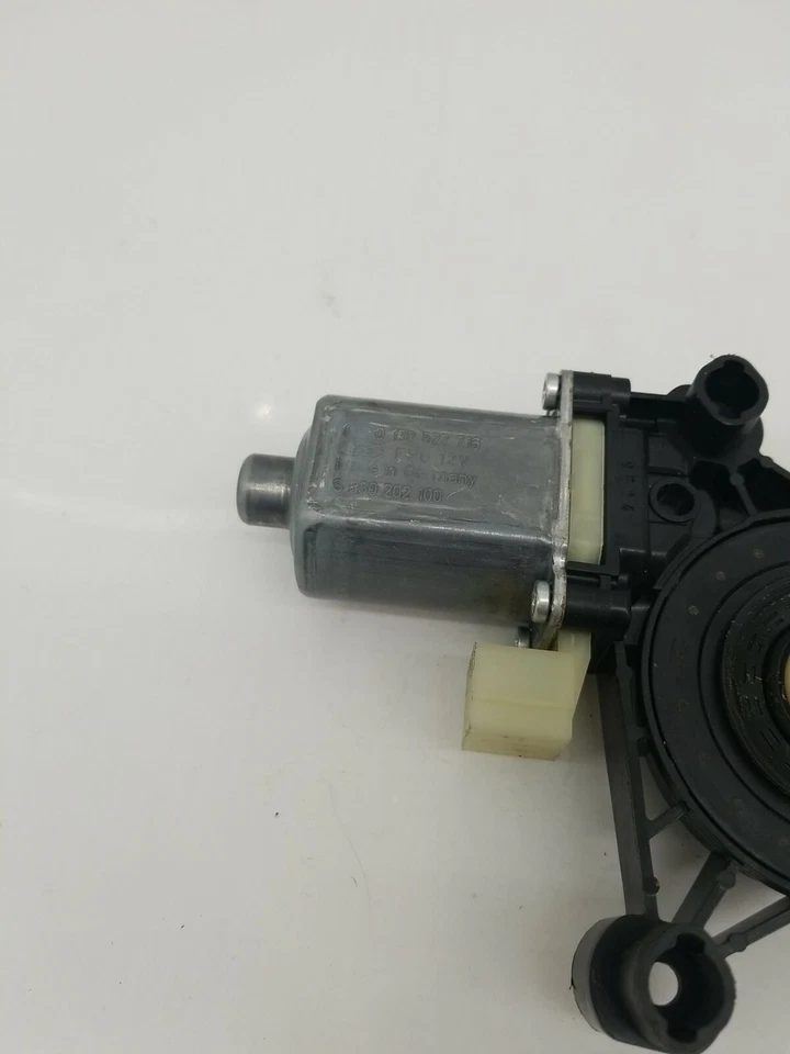 2015 Volkswagen Golf передний правый пассажирский мотор стеклоподъемника 5Q0959802B оригинальный - Изображение 3 из 4