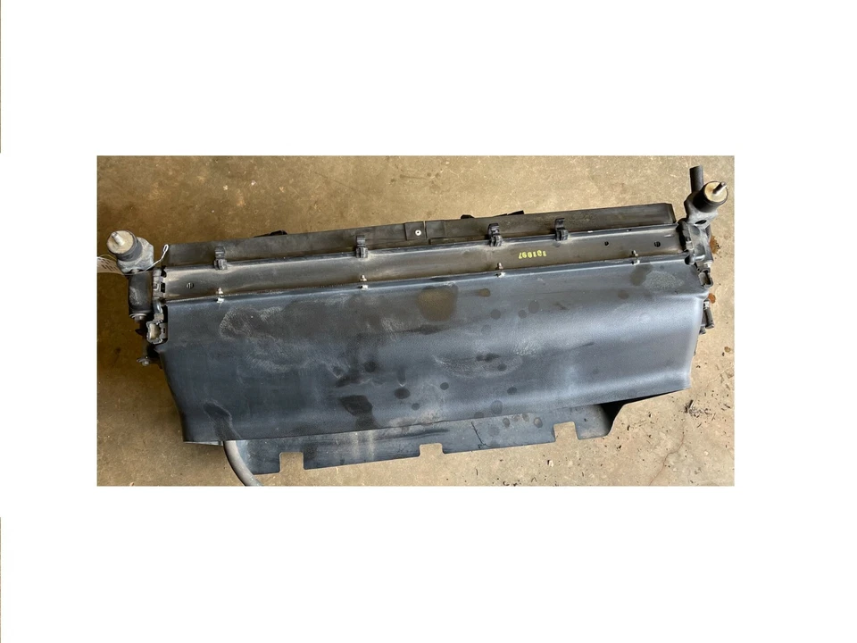 MASERATI CUPÉ GT 2005-2007 4,2 L motor radiador refrigeración por agua refrigerante ventilador OEM Foto 2 de 4