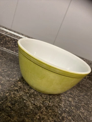 VTG PYREX Avocado Green Verde1 1/2 Quart Mixing Ovenware Nesting Bowl #402 Retro