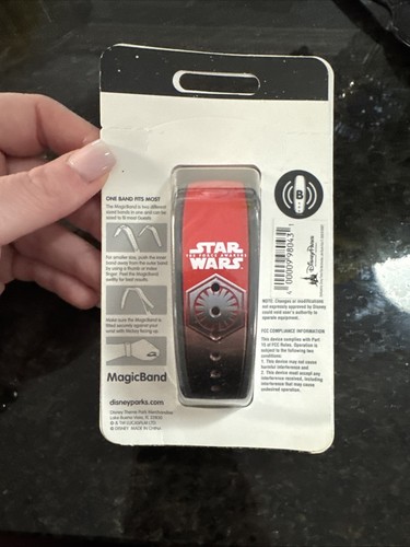 NUOVO Disney Parks Star Wars Il Risveglio della Forza Kylo Ren MagicBand Magic Band - Foto 2 di 2