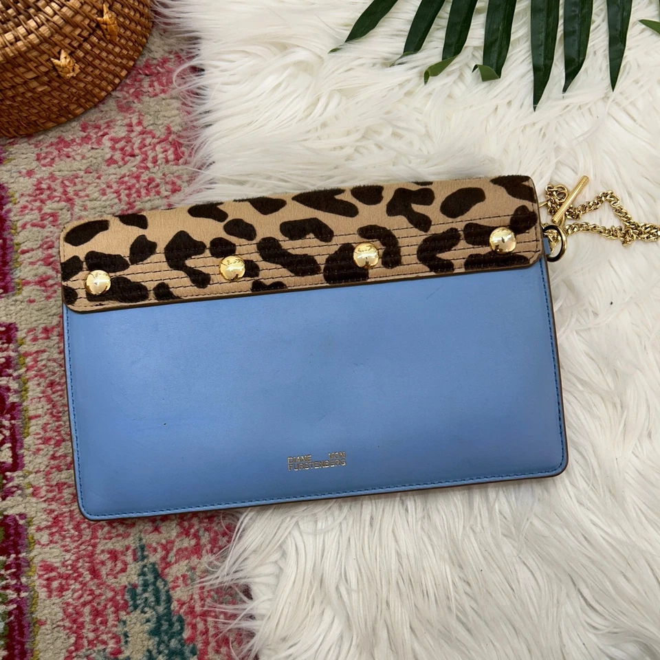 Bolsa de mão Diane Von Furstenberg couro dobrável sela noite embreagem US$ 268 - Imagem 2 de 4