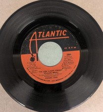 Robert John - The Lion Sleeps Tonight / Janet 45rpm **Buy 2 Get 1 Free**