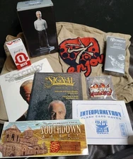 Firefly Qmx Loot Crate Shepherd Book, Figure, T-shirt, Pocket Watch, Pin, Comic