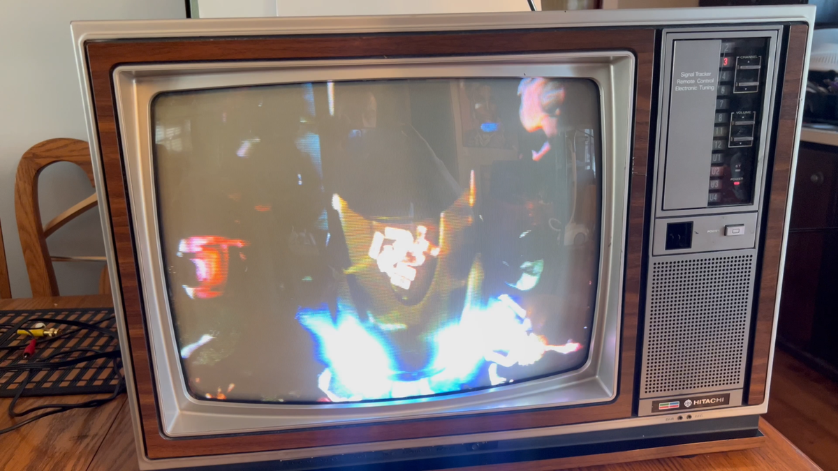 Vintage Hitachi CT1917 CRT 19