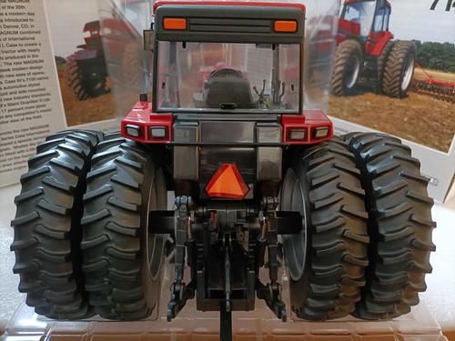 ERTL CASE 1/16 Magnum 7140 - Picture 5 of 10