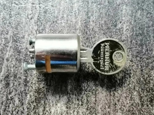 ORIGINAL MERKUR Schloss RUND 1 Schlüssel ADP Geldspielautomat Klappenschloss