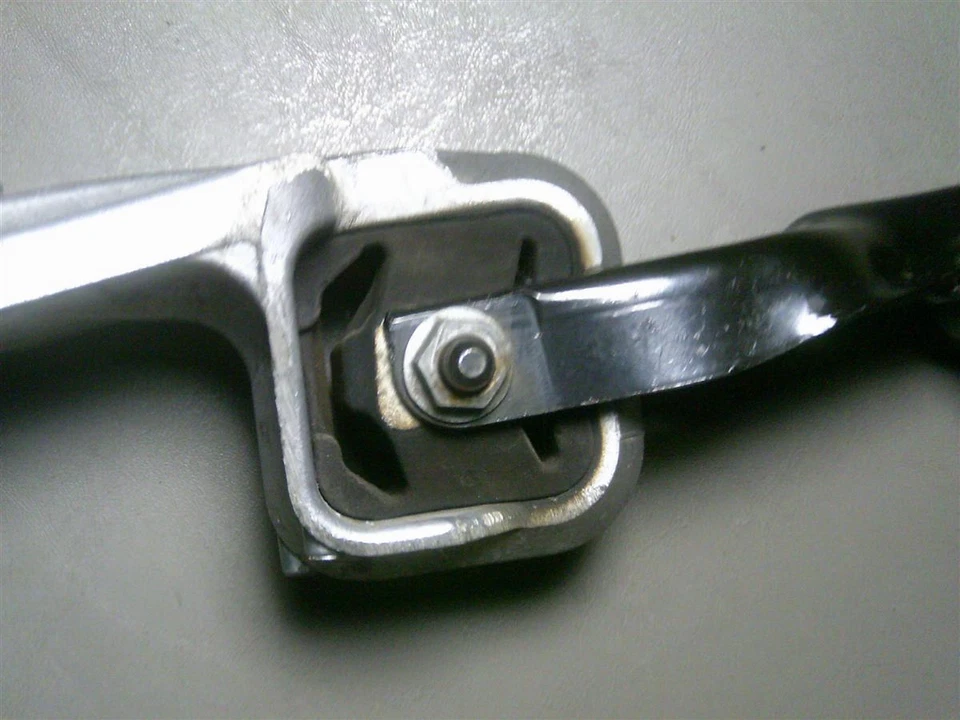 2000 00 Pontiac Montana 3.4L Upper Front Motor Mount / 092399A 07-99 - Image 3 of 4