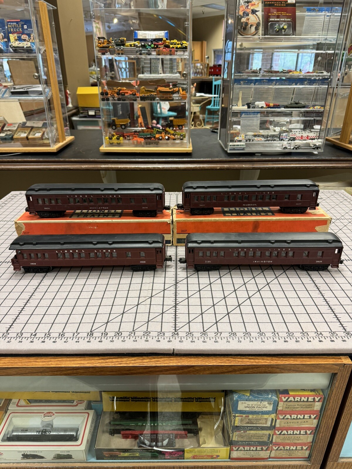 Lionel Postwar Set of 3 Coaches 2625 2627 2628 2626 Madison Irvington Manhattan