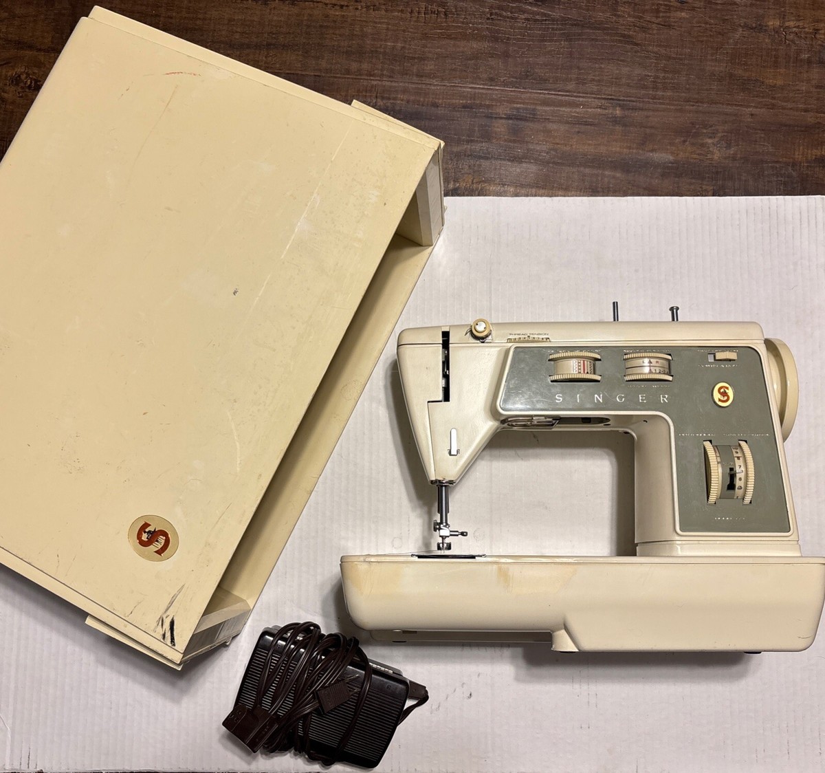 Vintage Original SINGER Zig Zag Model #774 Sewing Machine