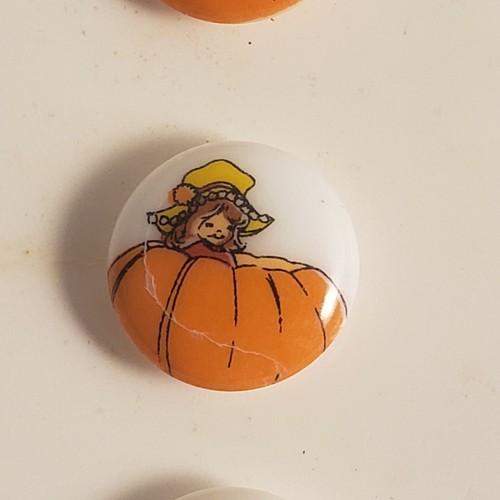 Vintage JHB Imports Peter Peter Pumpkin Eater Carded Buttons 5/8" Pack Of (3) - Picture 4 of 6