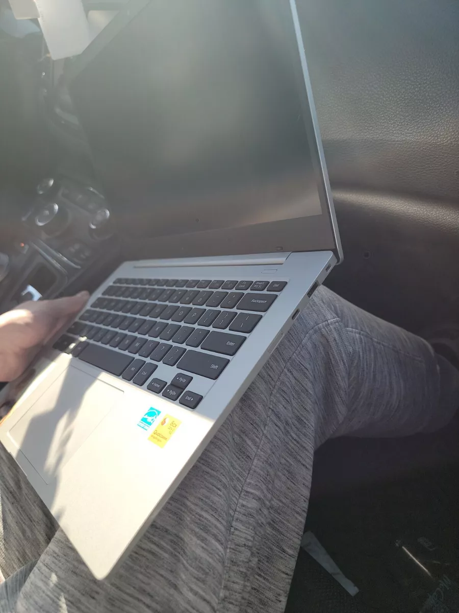 New Samsung Galaxy Book Go 5G 14” 128GB 8GB RAM Silver AT&T GSM Unlocked Laptop