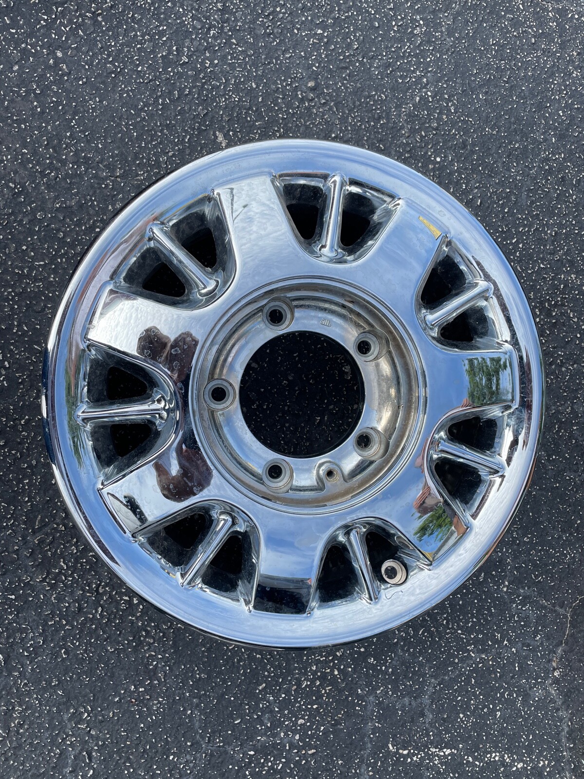   ROLLS ROYCE BENTLEY ROAD WHEEL HARD TO FIND FITS MANY YEARS  2000 and up