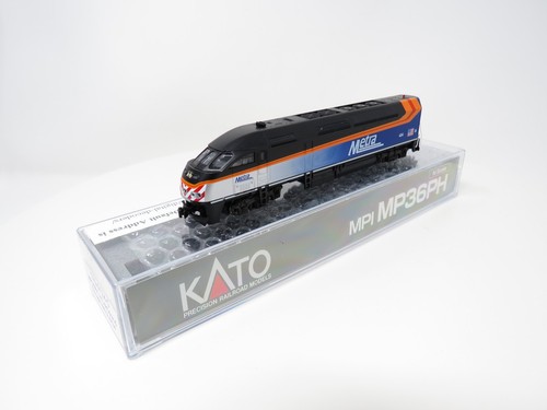 Kato N 176-6124-S Chicago Metra MP36PH Diesellok DCC Sound ESU LokSound | Zustand: New