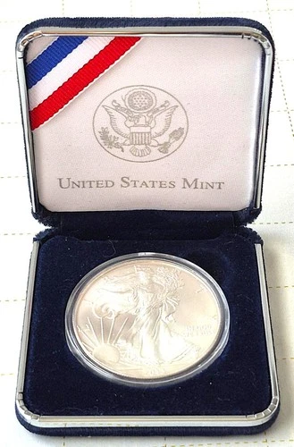 U.S. Mint American Eagle 2013 1 oz .999 Fine Silver Uncirculated with Capsule
