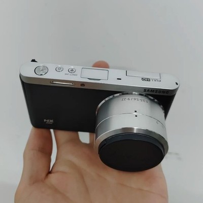 Samsung NX Mini Digital Camera w/ NX-M 9mm Zoom lens 20.5MP Built