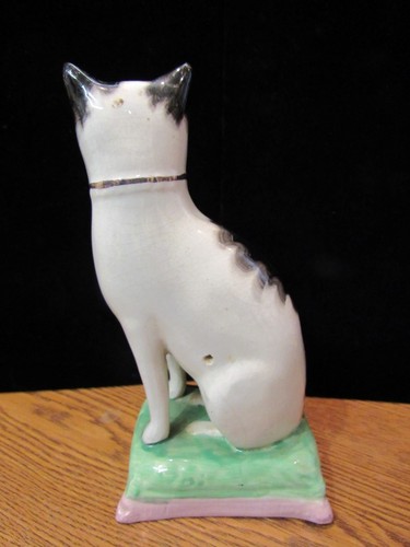 19TH C ANTIQUE STAFFORDSHIRE ENGLAND PORCELAIN BLACK WHITE CAT FIRUR (EZS002465) - Picture 3 of 8