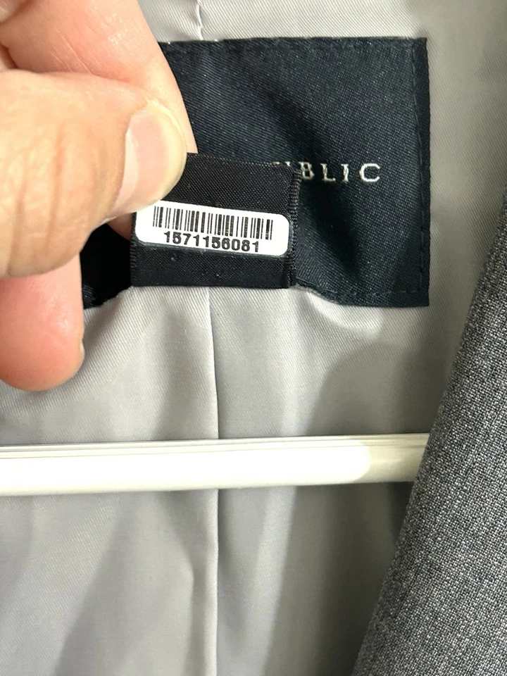 Banana Republic Gray Pinstripe Blazer jacket women size 2P classic 92% wool - Image 4 of 4