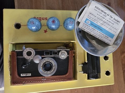 Argus C3 35mm Brick camera w/ Cintar 50mm f3.5 Lens + Case & Flash