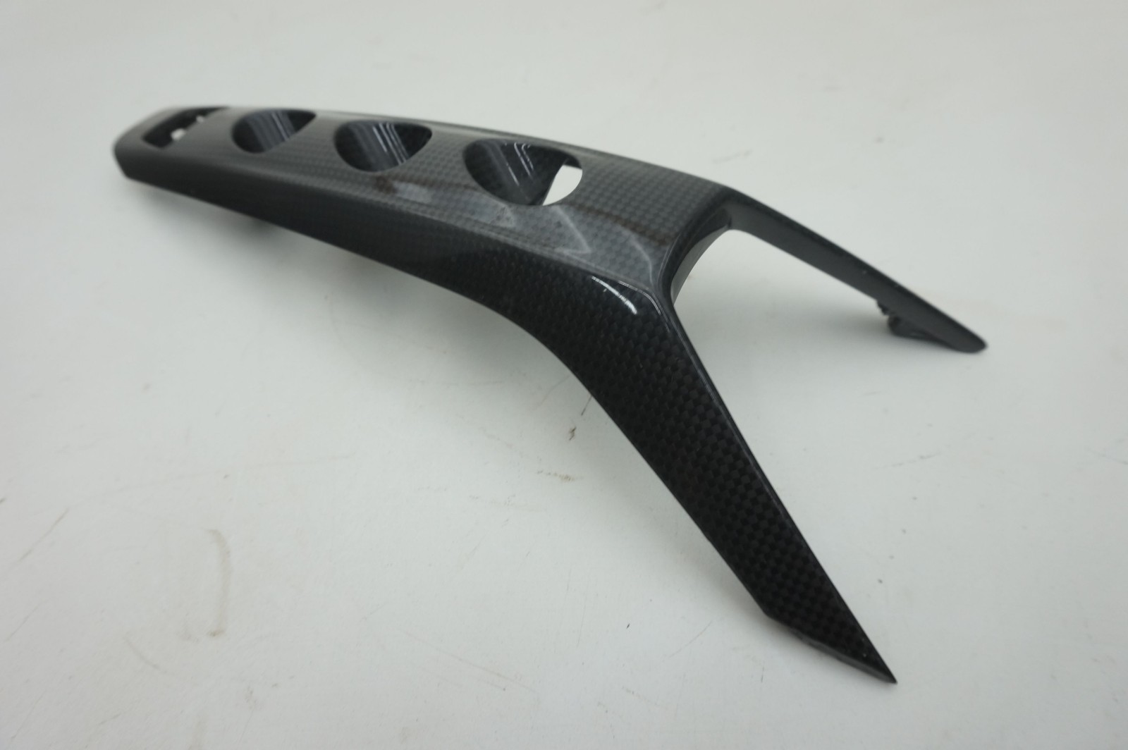 Front Carbon Fiber Center Console Bridge Top OEM 86884200 Ferrari 488 Spider 17
