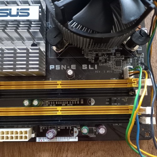 Scheda madre Asus P5N-E SLI | Intel Core 2 Quad 2,4 Ghz | Scheda SLi - Foto 8 di 13