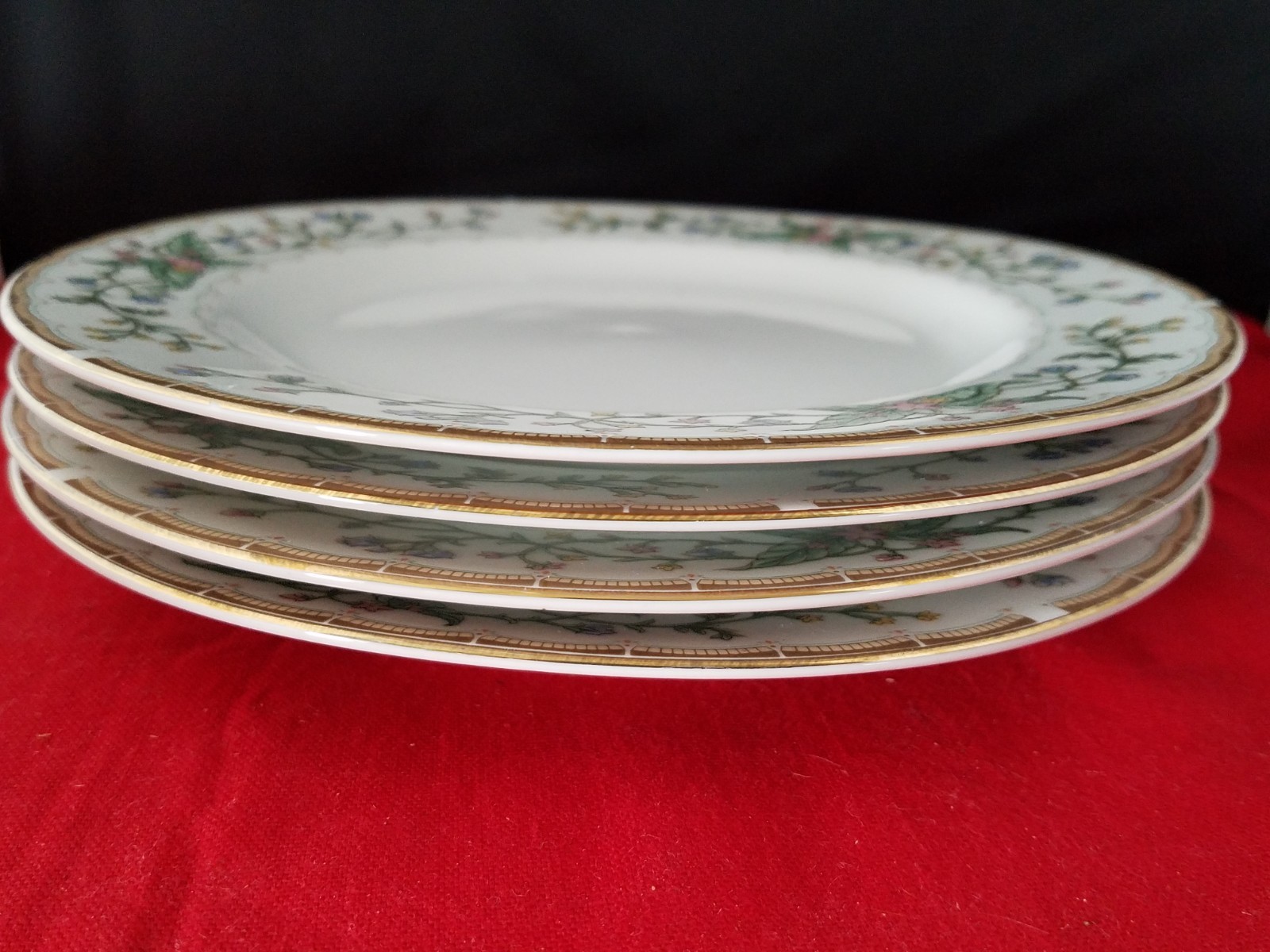 Farberware Fine China Wellesley 486 set of 4 Floral Salad Plates 8"d