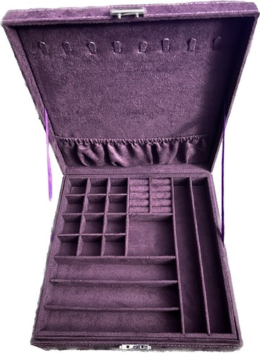Gucci Velvet Jewelry Clam Gift Box - Baby Blue Velvet  display picture 2