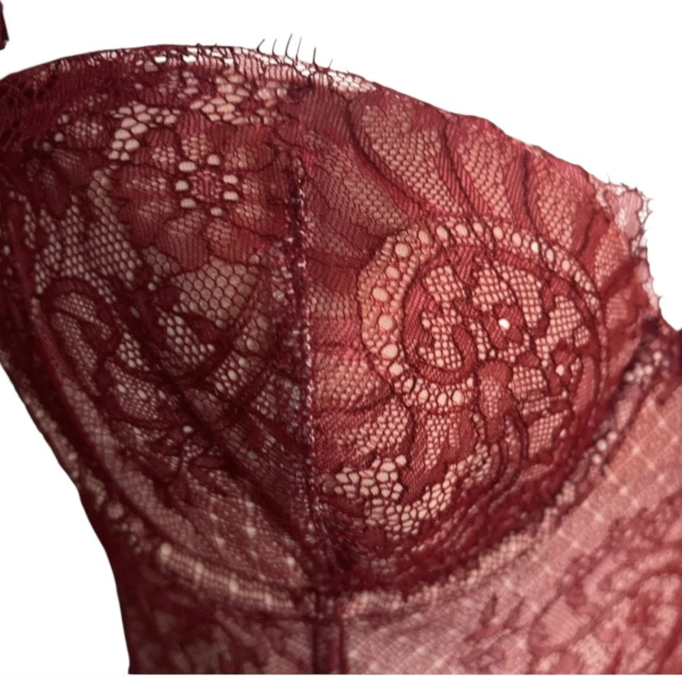 Top Victoria's Secret Dream Angels rojo borgoña encaje ganchillo con deshuesado 32C Foto 4 de 4