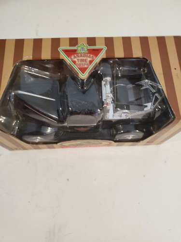 40's Ford Motor Truck Canadian Tire Tow Truck - Picture 3 of 4