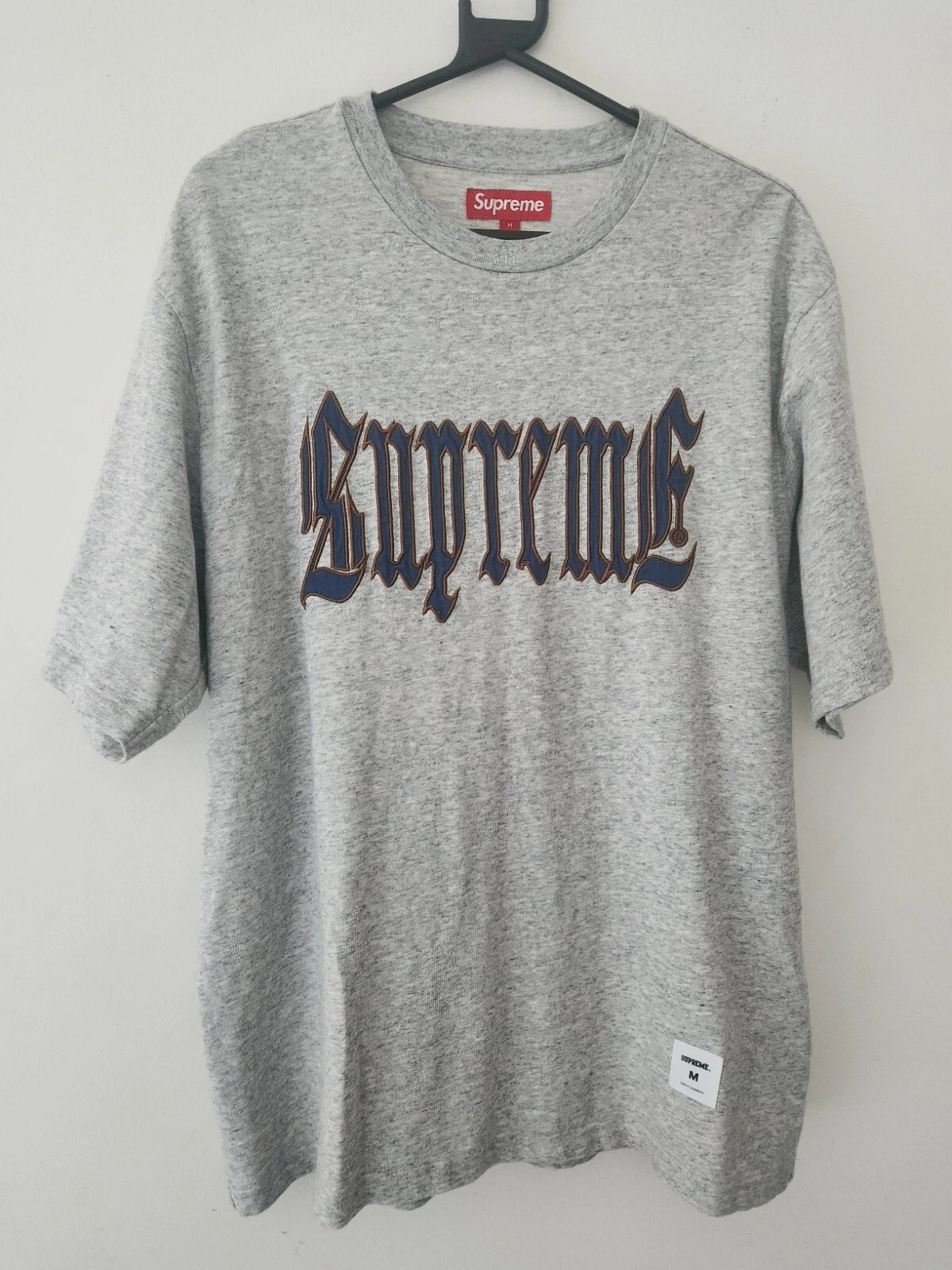 SS24 Supreme Ancien Anglais S/S T Shirt M Gris Bruyère T Shirt Sergé Logo